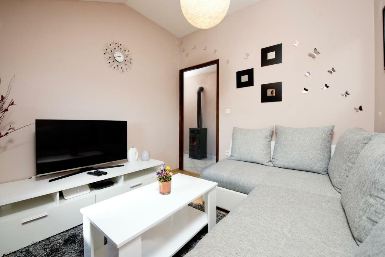 Lola Apartment Veprinac Eksteriør billede