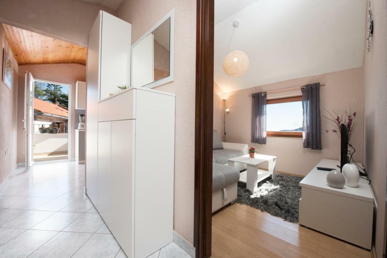Lola Apartment Veprinac Eksteriør billede