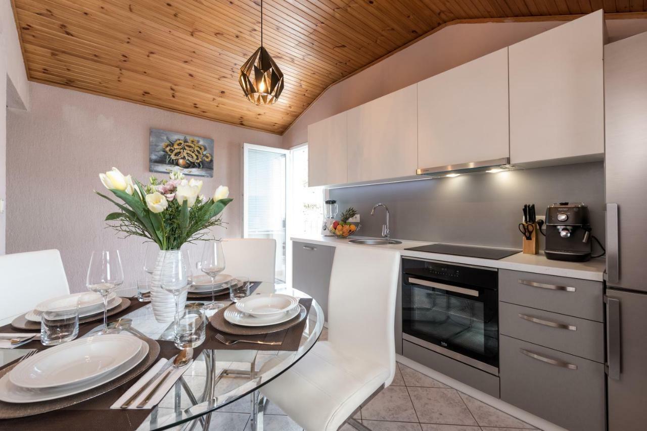 Lola Apartment Veprinac Eksteriør billede
