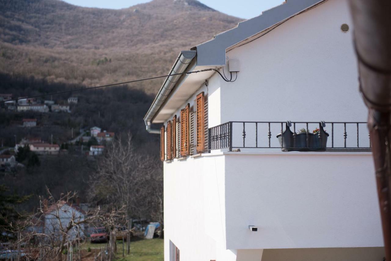 Lola Apartment Veprinac Eksteriør billede
