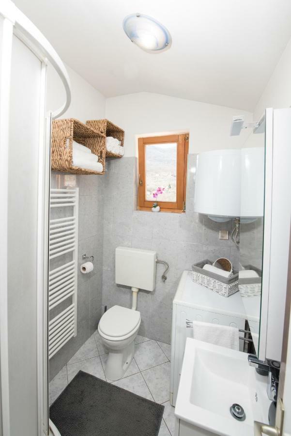 Lola Apartment Veprinac Eksteriør billede